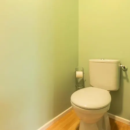 Apartment Bright 1 Bedroom Apartment, Close To Center *